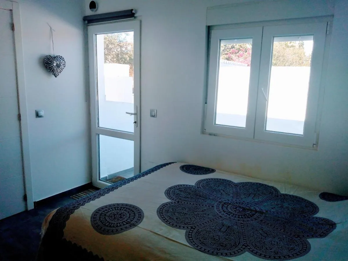 Torreguadiaro Villa - 2 Mins Walk From The Bars And Restaurants San Roque  0*, San Roque (Andalucia)