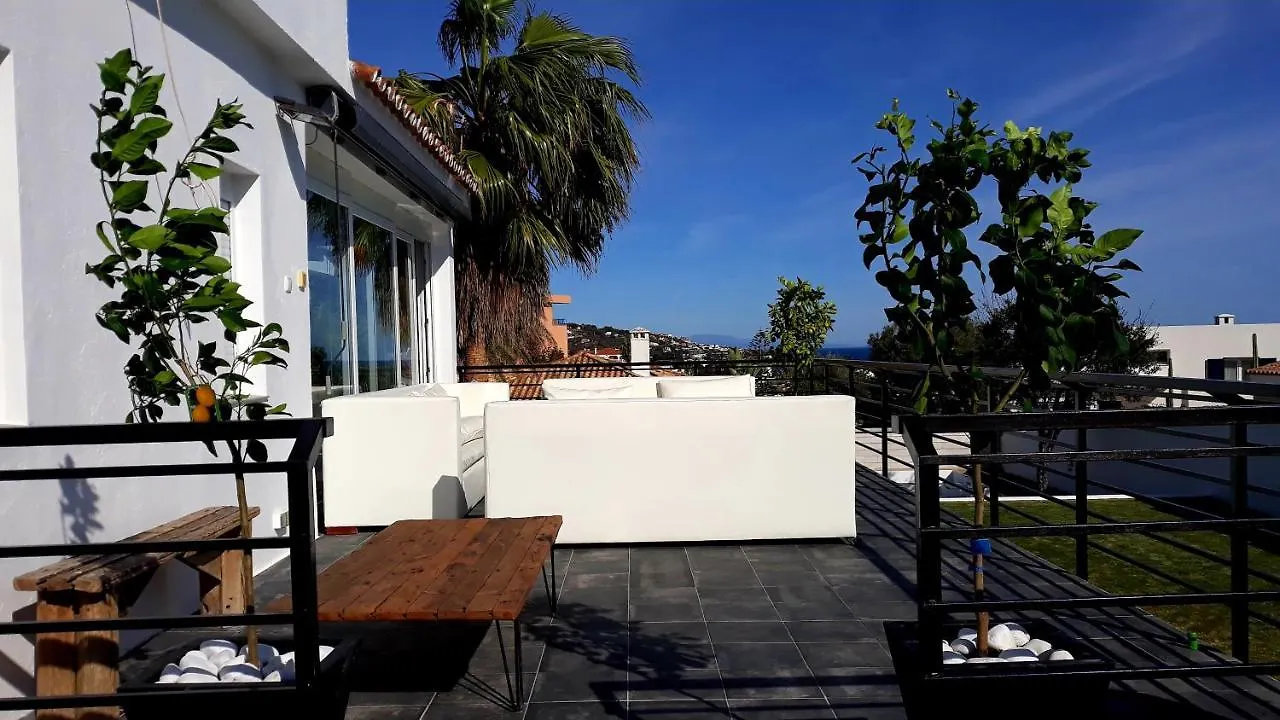 Torreguadiaro Villa - 2 Mins Walk From The Bars And Restaurants San Roque  0*, San Roque (Andalucia)