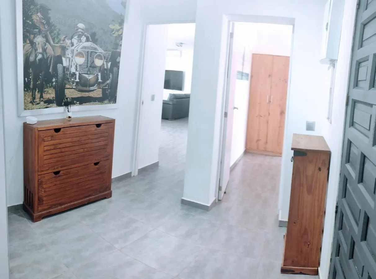 Torreguadiaro Villa - 2 Mins Walk From The Bars And Restaurants San Roque  0*, San Roque (Andalucia)