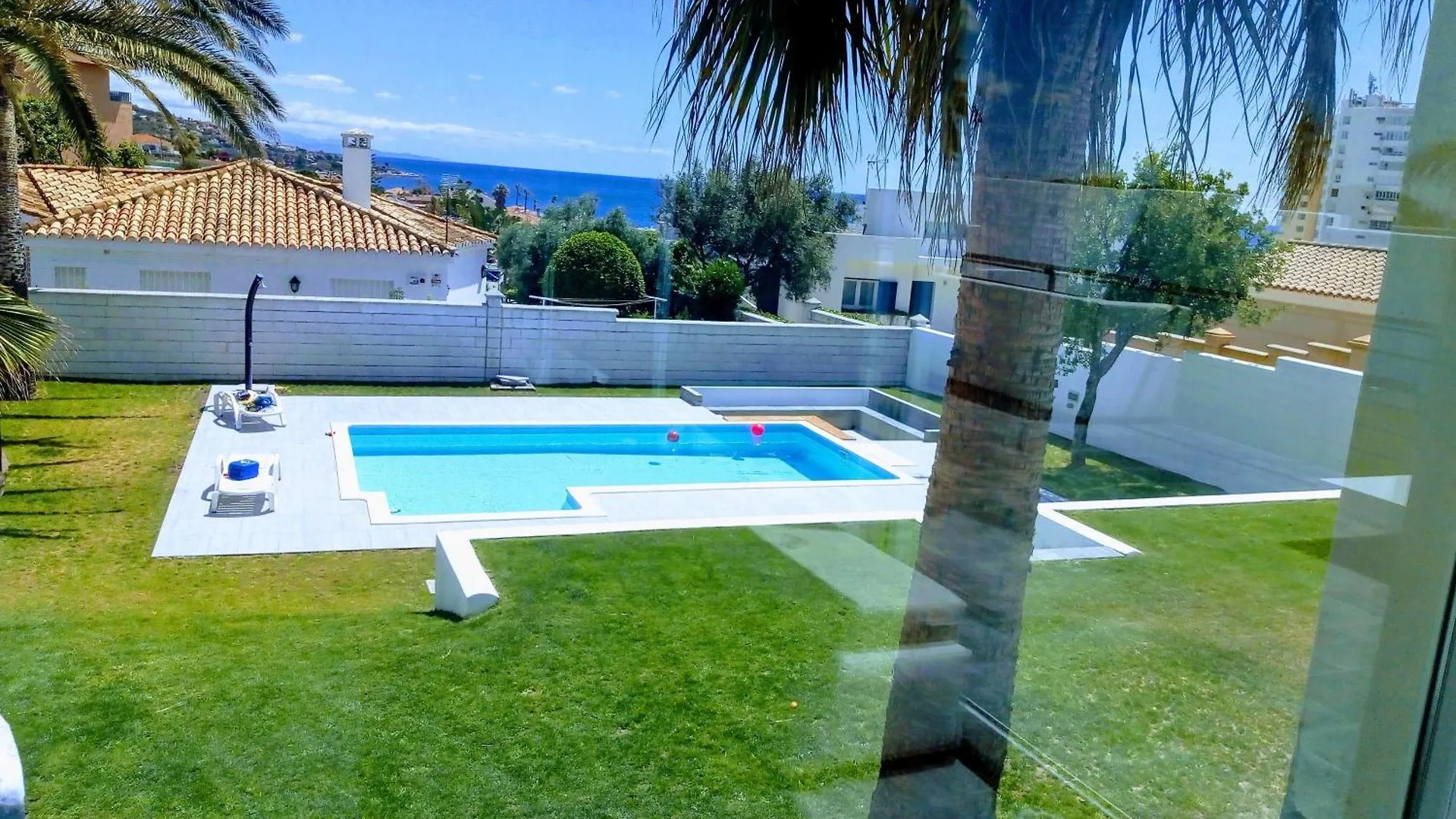 Torreguadiaro Villa - 2 Mins Walk From The Bars And Restaurants San Roque  San Roque (Andalucia)