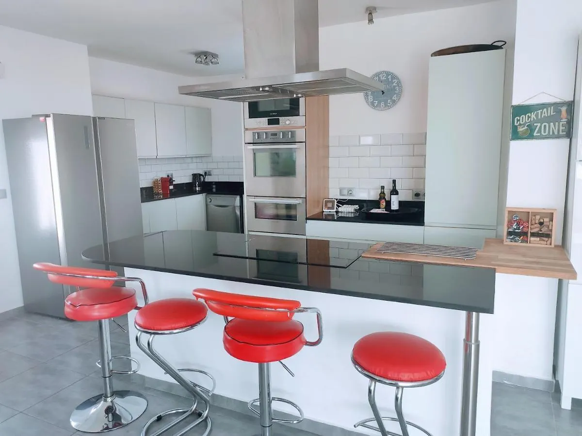 Torreguadiaro Villa - 2 Mins Walk From The Bars And Restaurants 산 로케